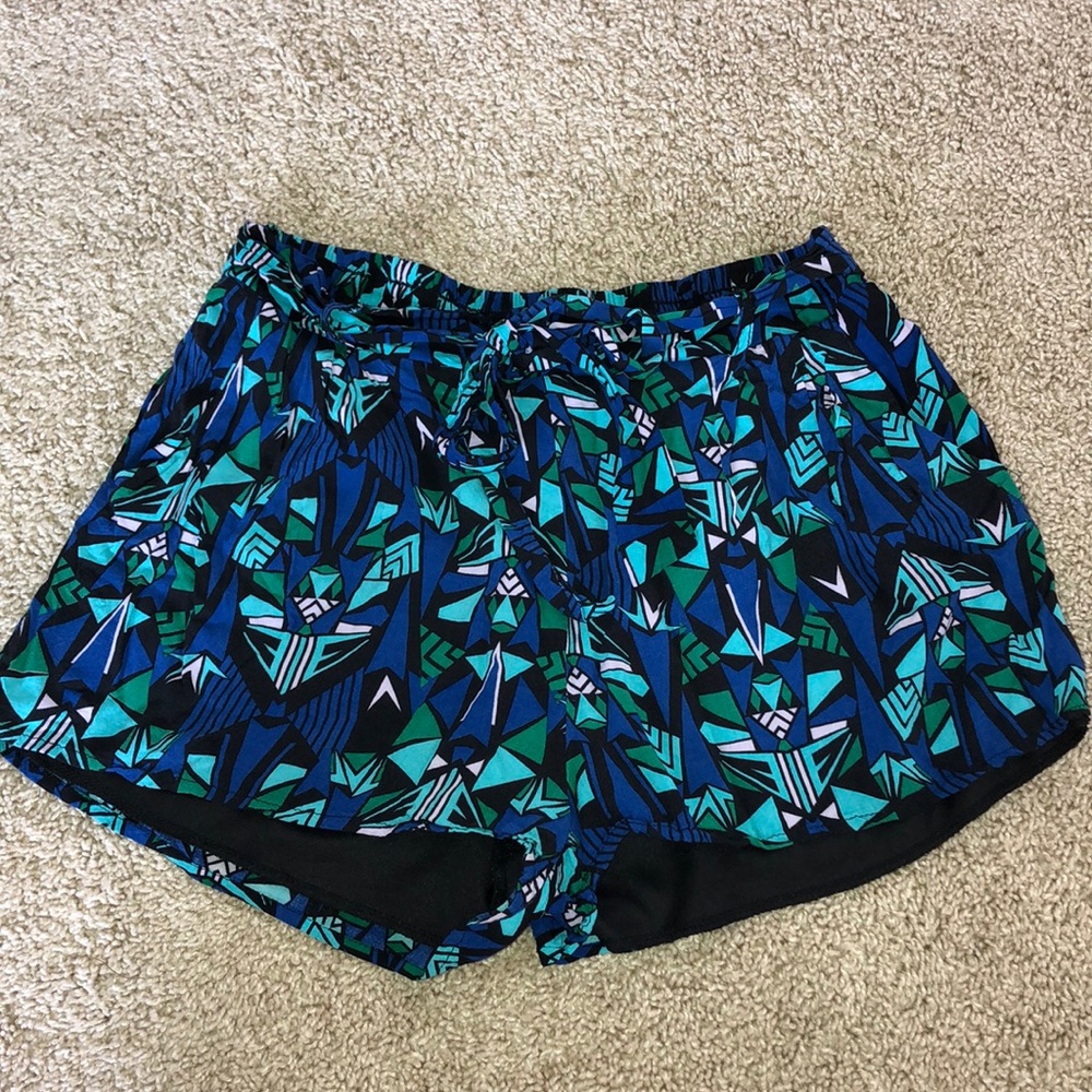 Patterned flowy shorts
